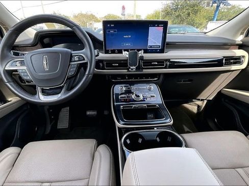 Used 2023 Lincoln Nautilus Reserve w/ Equipment Group 201A image 7