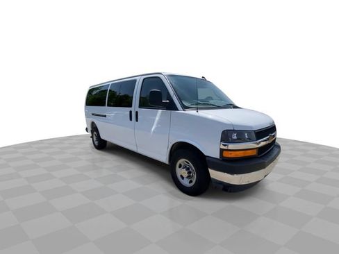 Used 2025 Chevrolet Express 3500 LT w/ LT Preferred Equipment Group RWD image 4