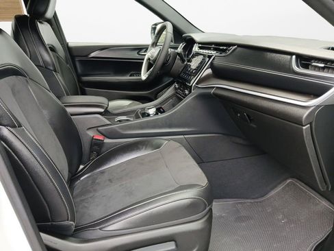 Used 2024 Jeep Grand Cherokee Altitude AWD/4WD image 24