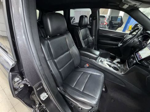 Used 2019 Jeep Grand Cherokee Limited image 16