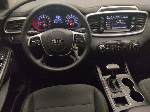 Used 2020 Kia Sorento LX image 22