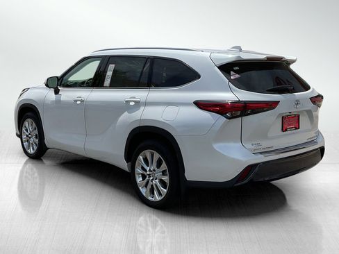 Used 2023 Toyota Highlander Limited AWD/4WD image 3