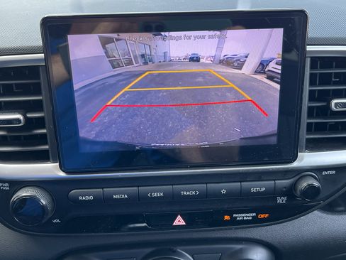 Used 2022 Hyundai Venue SEL image 19