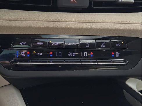 Used 2023 Buick Envision Avenir AWD/4WD image 15