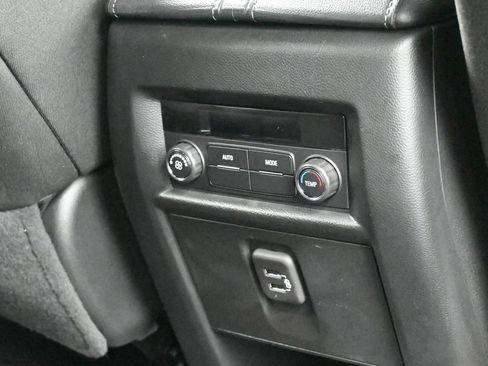 Used 2023 Chevrolet Traverse LT FWD image 40