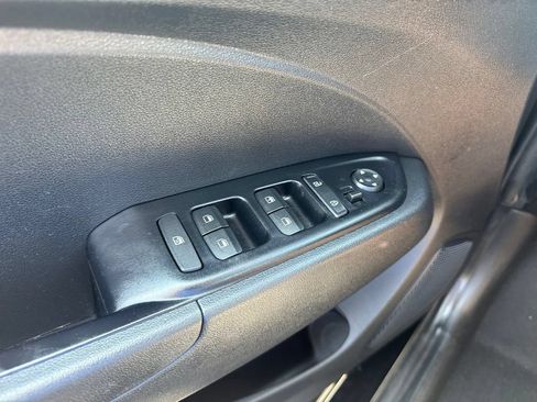 Used 2021 Hyundai Venue SE FWD image 24
