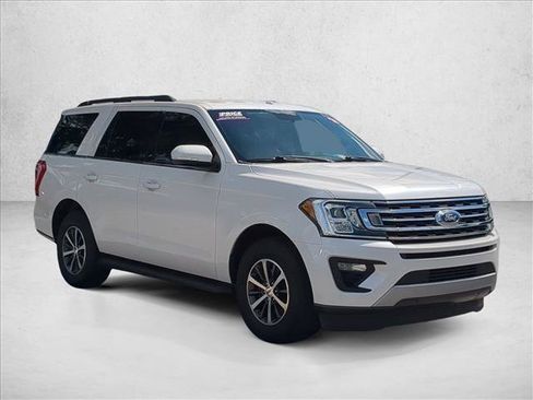 Used 2018 Ford Expedition XLT w/ Equipment Group 201A RWD image 3