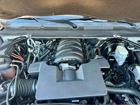 Used 2018 Chevrolet Suburban Premier image 12