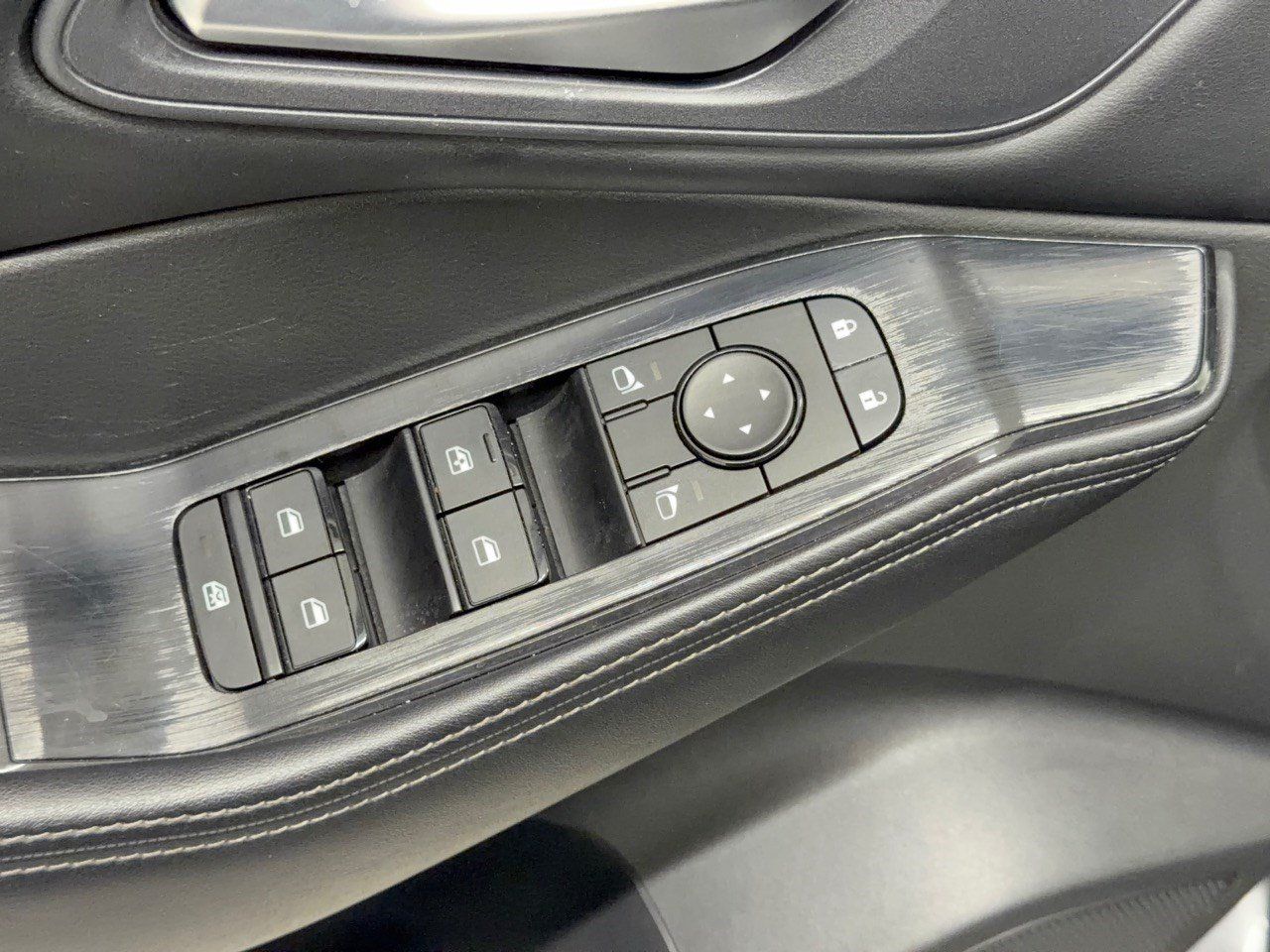 Used 2025 Nissan Rogue SV AWD/4WD image 15