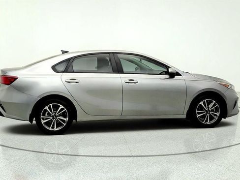 Used 2023 Kia Forte LXS FWD image 4