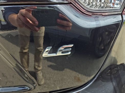 Used 2024 Toyota Corolla LE FWD image 5