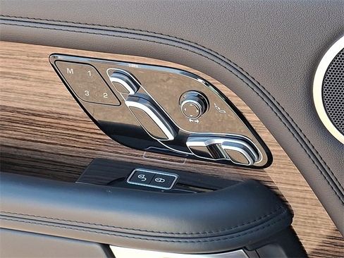 Used 2018 Land Rover Range Rover HSE image 23