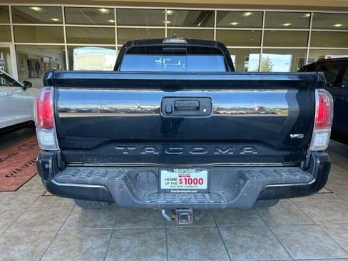 Used 2020 Toyota Tacoma TRD Off-Road w/ TRD Premium Off Road Package AWD/4WD image 5