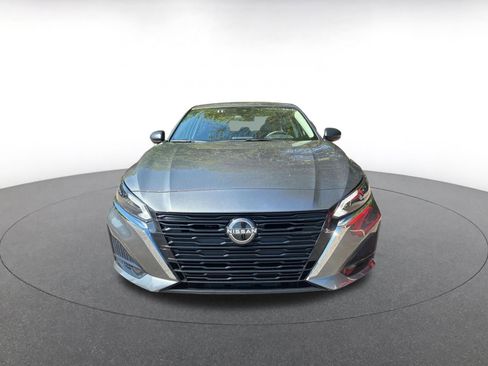 Used 2025 Nissan Altima 2.5 SV image 2