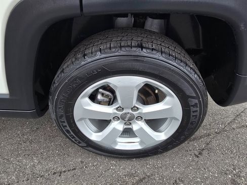 Used 2019 Jeep Compass Latitude w/ Popular Equipment Group AWD/4WD image 21