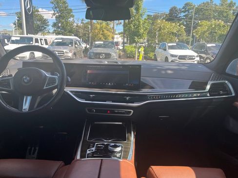 Used 2024 BMW X7 xDrive40i w/ M Sport Package AWD/4WD image 5