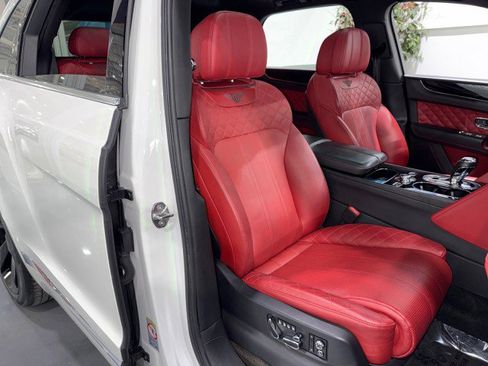 Used 2018 Bentley Bentayga AWD/4WD image 61