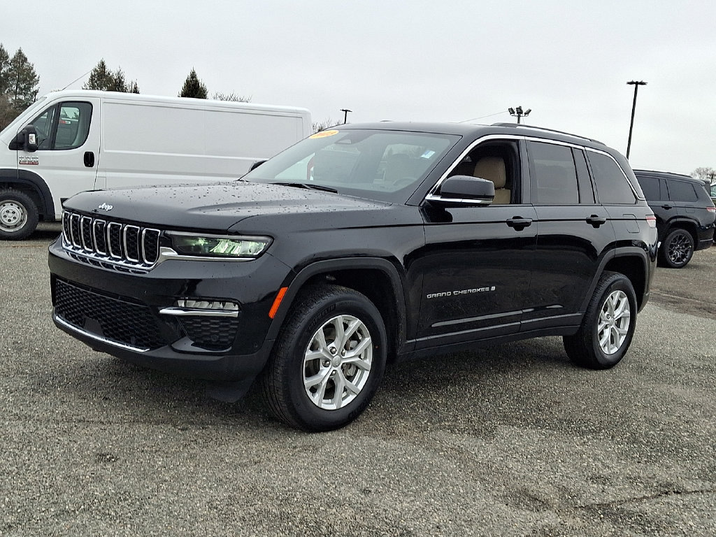 Used 2023 Jeep Grand Cherokee Limited w/ Luxury Tech Group II AWD/4WD image 6