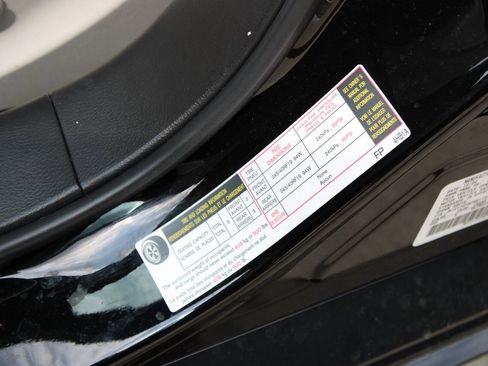 Used 2023 INFINITI Q50 Sensory image 30