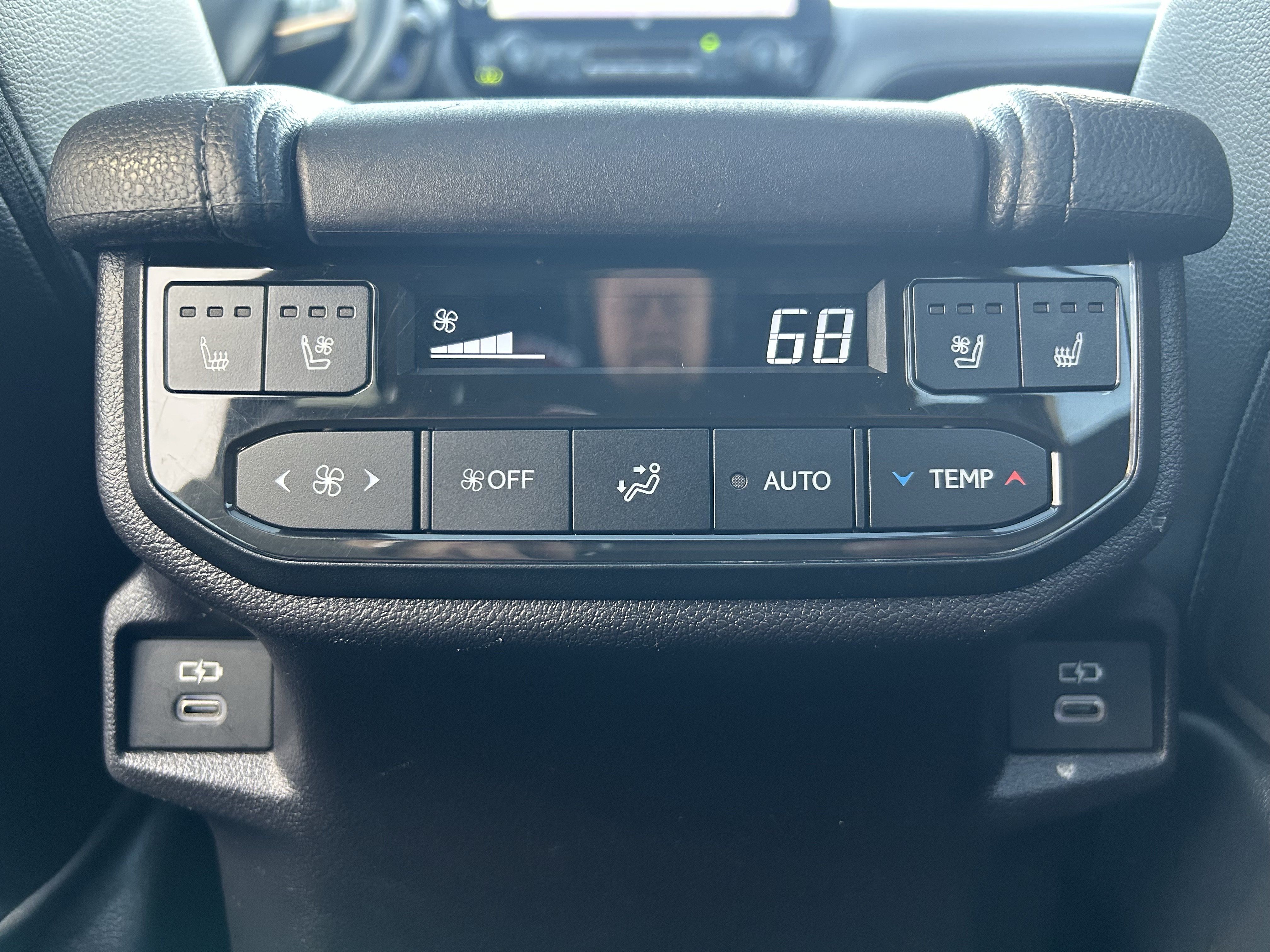 Used 2025 Toyota Grand Highlander AWD Hybrid image 21