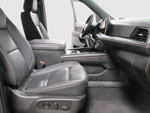 Used 2025 Chevrolet Tahoe RST w/ Comfort Package AWD/4WD image 32