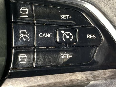 Used 2022 Jeep Grand Cherokee L Overland w/ Luxury Tech Group IV RWD image 19