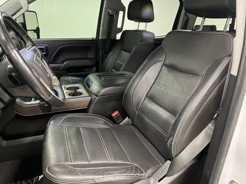 Used 2019 GMC Sierra 2500 Denali w/ Duramax Plus Package AWD/4WD image 81