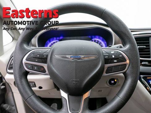 Used 2021 Chrysler Voyager L FWD image 10
