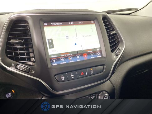 Used 2023 Jeep Cherokee Altitude Lux image 2