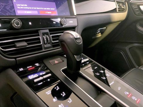 Certified 2023 Porsche Macan Turbo image 17