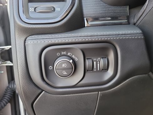 Used 2024 RAM 3500 Limited image 31