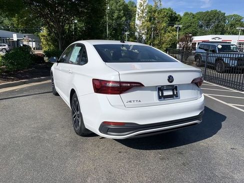 Used 2022 Volkswagen Jetta Sport image 6