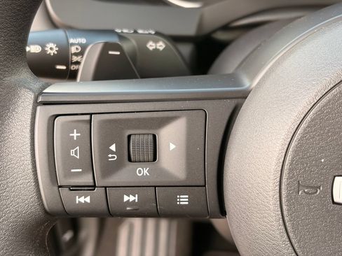Used 2025 Nissan Pathfinder S FWD image 28