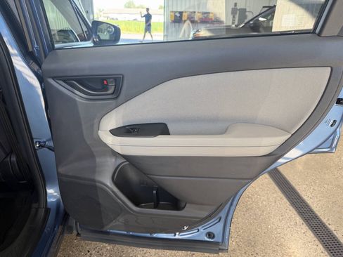 Used 2025 Subaru Forester AWD/4WD image 31