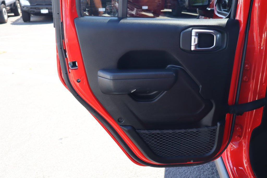 Certified 2025 Jeep Wrangler Unlimited Rubicon AWD/4WD image 36
