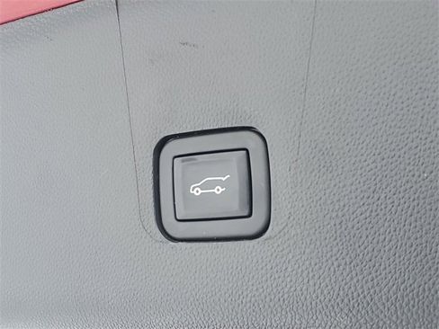 Certified 2023 Chevrolet Traverse Premier image 8