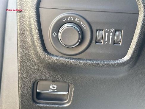 Used 2025 Jeep Grand Cherokee Altitude AWD/4WD image 20