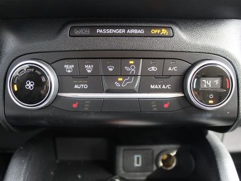 Used 2020 Ford Escape SE image 12