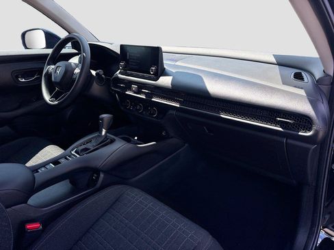 Certified 2025 Honda HR-V LX image 30