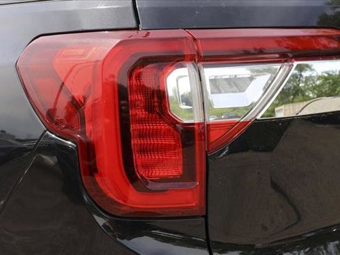 Used 2023 GMC Acadia SLT FWD image 11