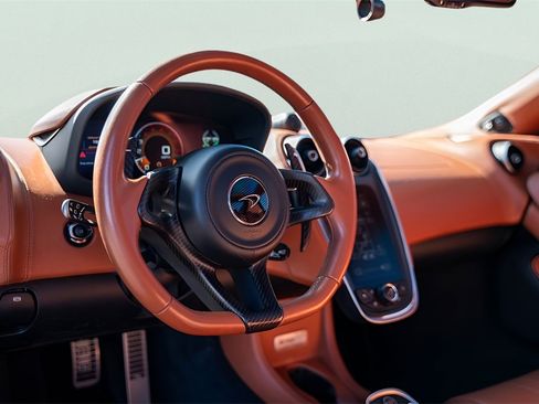 Used 2017 McLaren 570S image 35