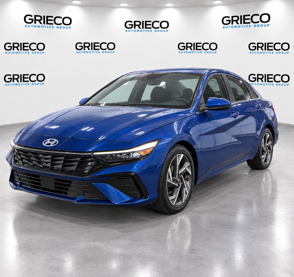 Used 2025 Hyundai Elantra SEL FWD image 3