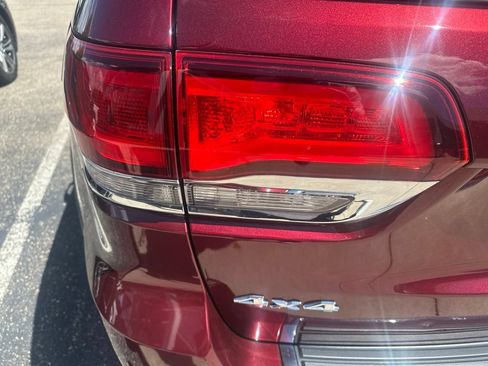 Used 2020 Jeep Grand Cherokee Limited AWD/4WD image 11