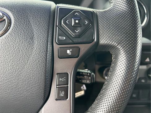 Used 2020 Toyota Tacoma TRD Sport AWD/4WD image 16
