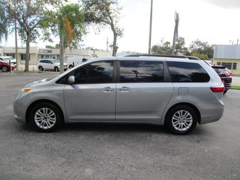 Used 2015 Toyota Sienna XLE Premium image 5