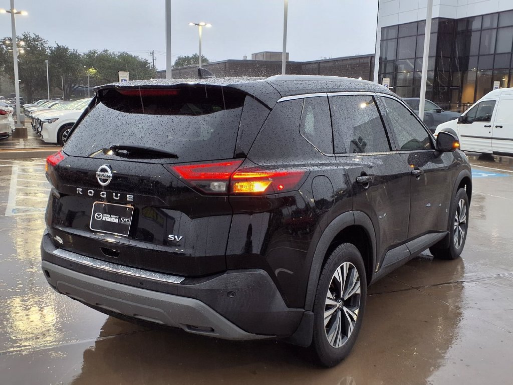 Used 2021 Nissan Rogue SV w/ Premium Package FWD image 3
