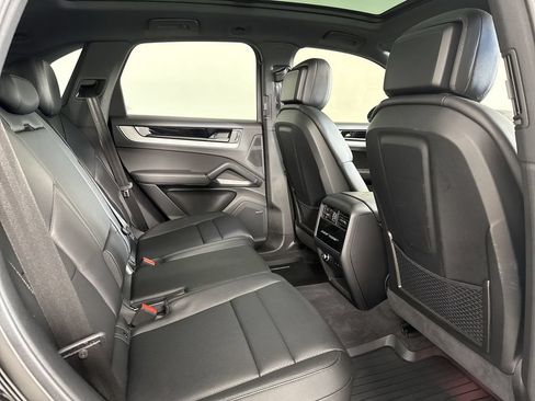 Certified 2025 Porsche Cayenne AWD/4WD image 25