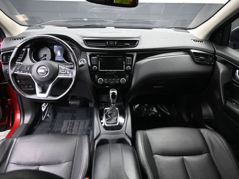 Used 2021 Nissan Rogue Sport SL w/ Premium Package image 17