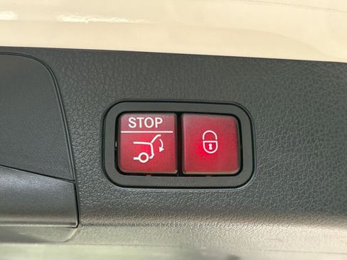Used 2025 Mercedes-Benz GLB 250 image 24