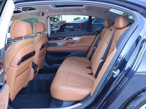 Used 2017 BMW 750i xDrive image 40